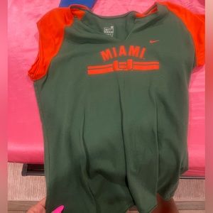Umiami cut neck tshirt